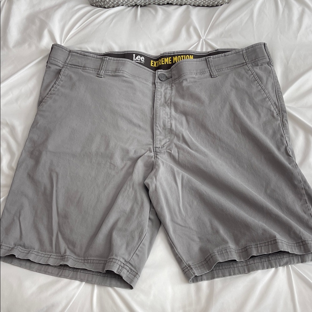 Lee Men's Gray Flat Front Shorts